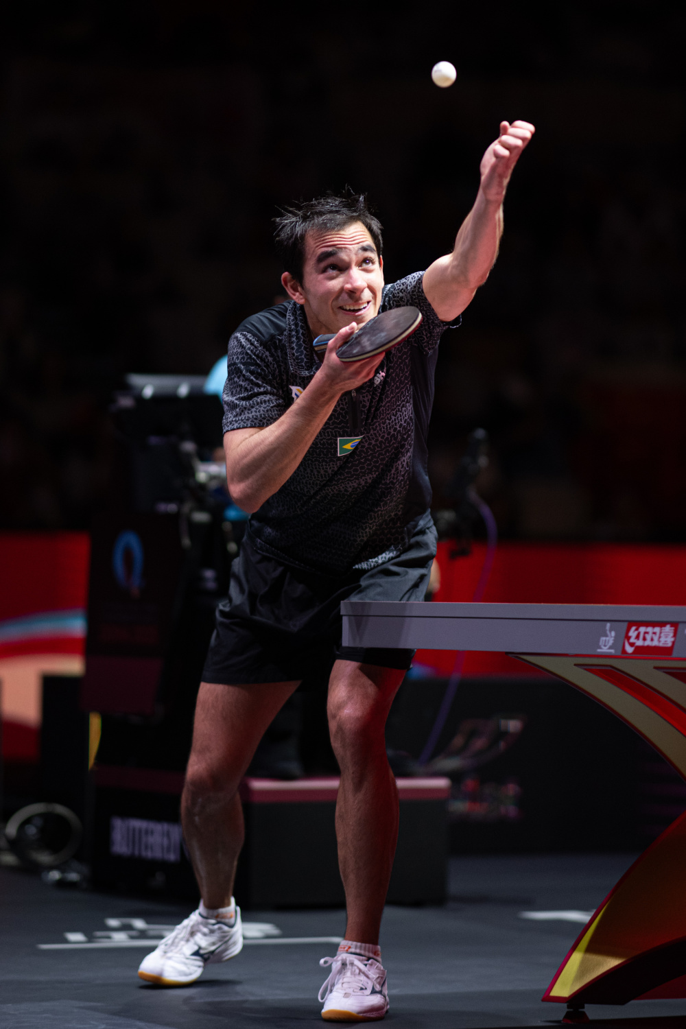 借助惯性腾 借助惯性腾